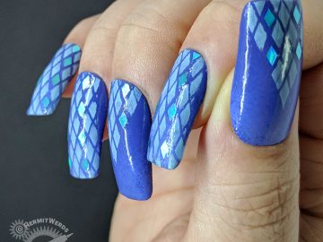 Softly Rhombus-ed - Hermit Werds - a beautiful blend of nail stamping and glitter placement in turquoise and purple