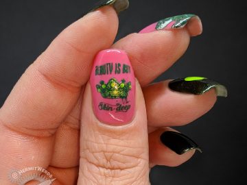 Green and pink nail art featuring the Evil Queen and her apple from Snow White.