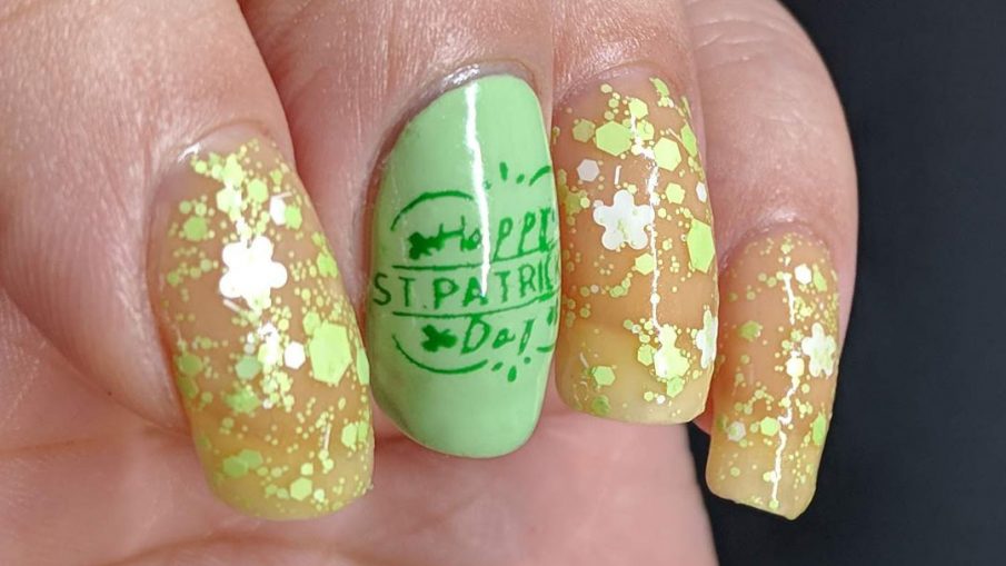Seemingly green St Patrick's Day nail art with clover which has a pink thermal polish secret.