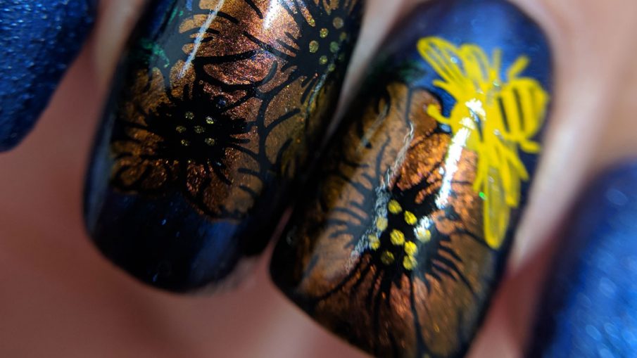 Last Sips of Fall - Hermit Werds - blue to purple duochrome nail art with zippy yellow and orange bees and flowers
