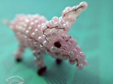 Bead Pig - Hermit Werds - seed bead pig made by Lisa @HermitWerds following Marilyne Kéréneur's pattern